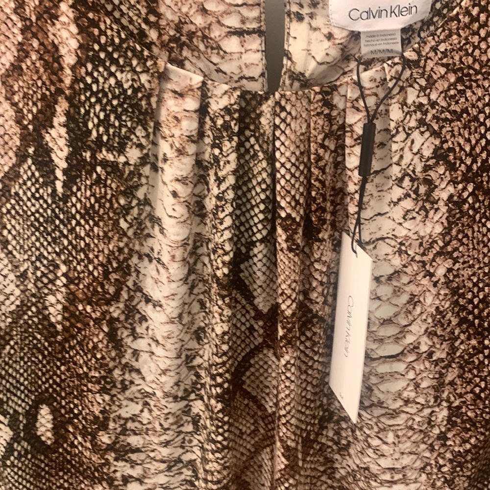 CALVIN KLEIN SNAKE PRINT PLEATED TANK BLOUSE medium - Picture 12 of 12